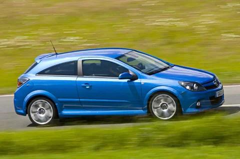 Opel Astra GTC OPC 2005 view 4