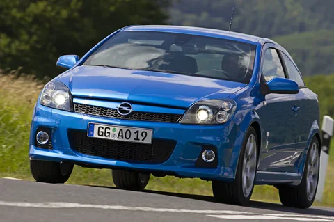 Opel Astra GTC OPC 2005 view 5