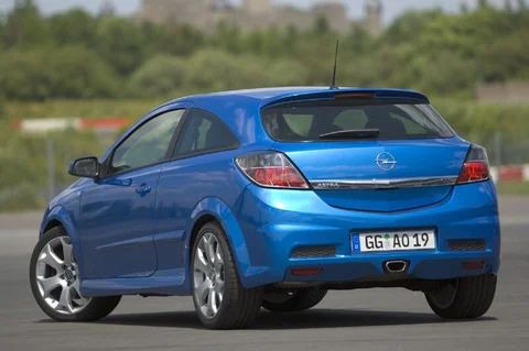 Opel Astra GTC OPC 2005 view 6