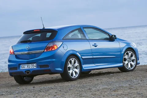 Opel Astra GTC OPC 2005 view 8