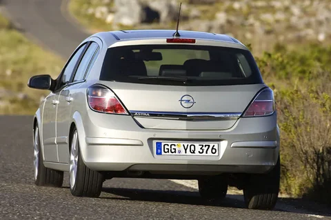 Opel Astra 1.4 Temptation 2007 view 3