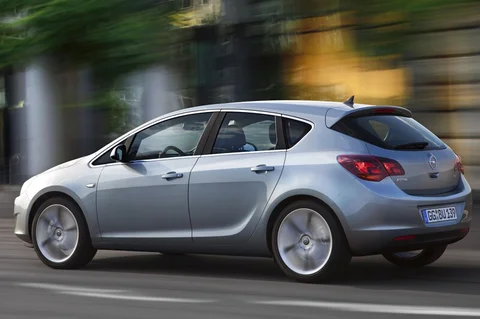 Opel Astra 1.6 GT 2011 view 4