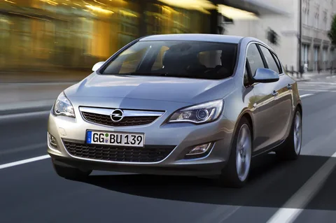 Opel Astra 1.6 GT 2011 view 5