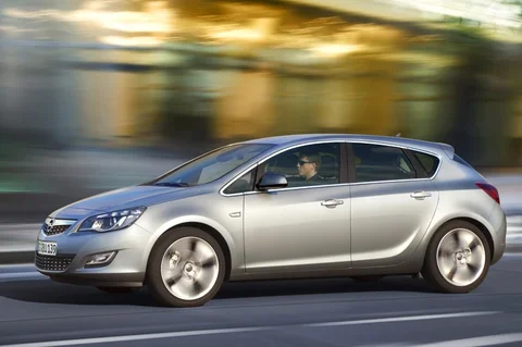 Opel Astra 1.6 GT 2011 view 6