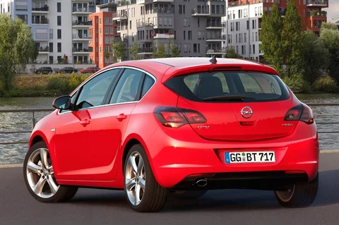 Opel Astra 1.6 GT 2011 view 11
