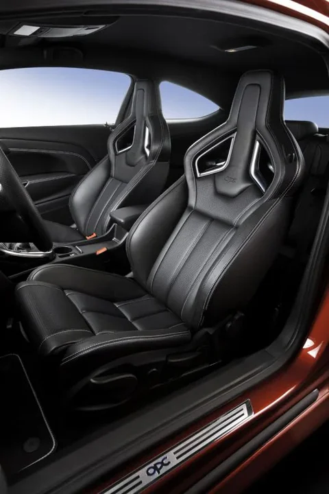 Opel Astra GTC 2.0 Turbo OPC 2012 view 3