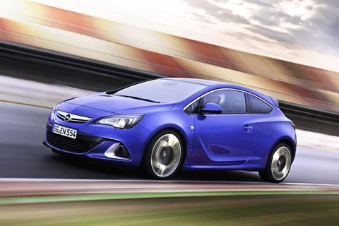 Opel Astra GTC 2.0 Turbo OPC 2012 view 4
