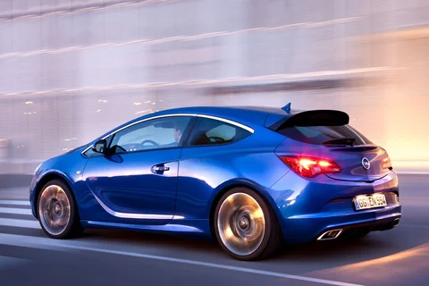 Opel Astra GTC 2.0 Turbo OPC 2012 view 6
