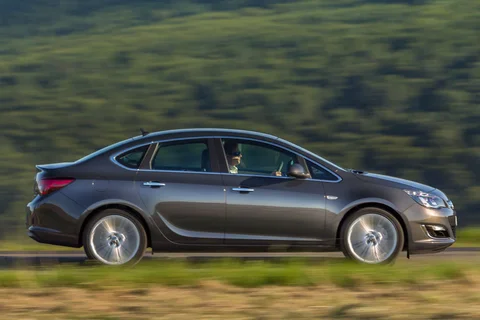 Opel Astra 1.6 CDTI 110hp ecoFLEX BlitZ 2014 view 10