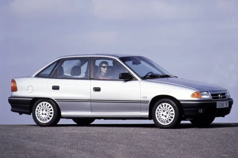 Opel Astra 1.6iS CD 1992 view 4