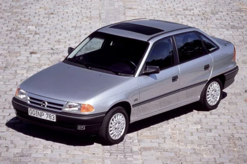 Opel Astra 1.6iS CD 1992 view 5