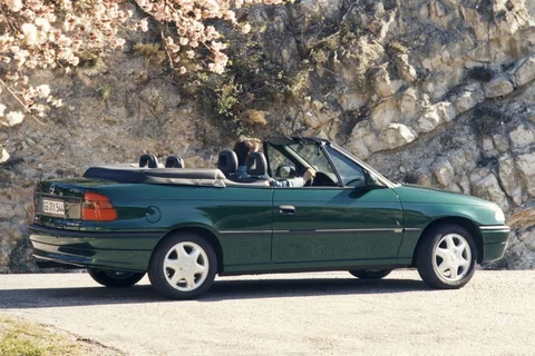 Opel Astra Cabrio 1.6i 1996 view 3