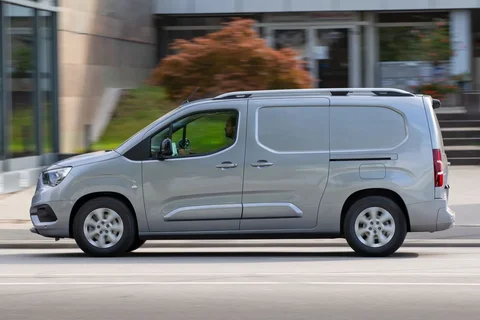 Opel Combo Combo-e L2H1 50kWh Edition 2021 view 5