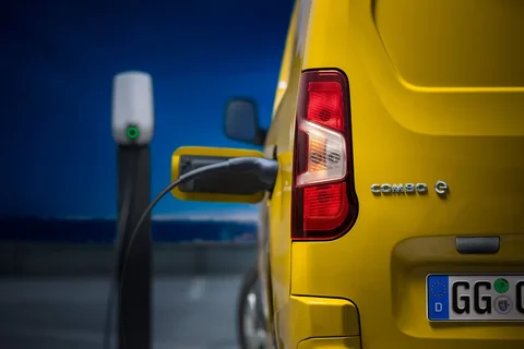 Opel Combo Combo-e L2H1 50kWh Edition 2021 view 10