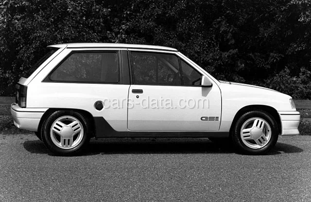 Opel Corsa 1.6 GSi 1990 front view