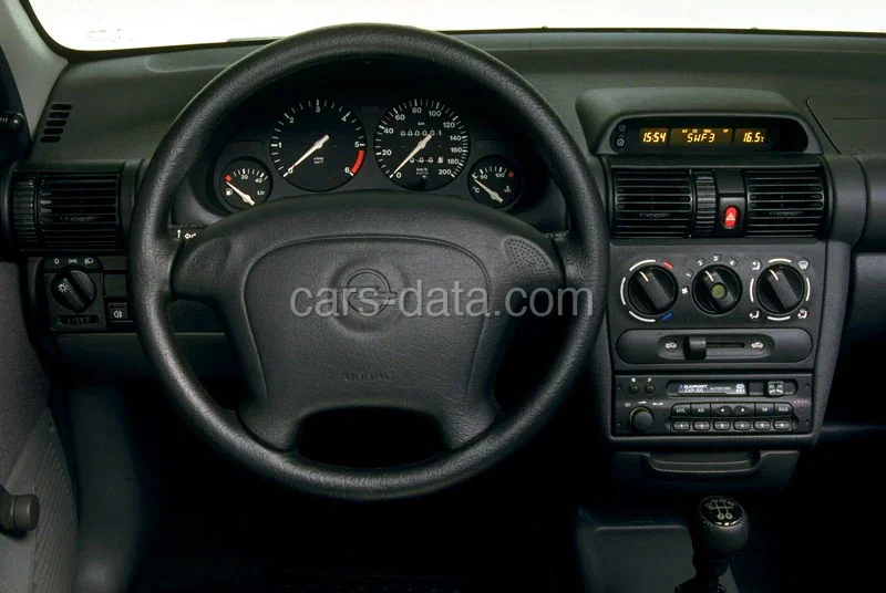 Opel Corsa 1.7 D Strada 1997 front view