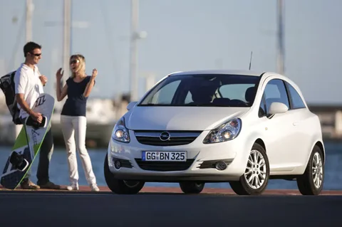 Opel Corsa 1.0-12V Selection 2010 view 4