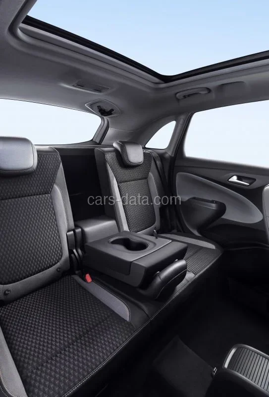 Opel Crossland X 1.2 Selection 2017 front view