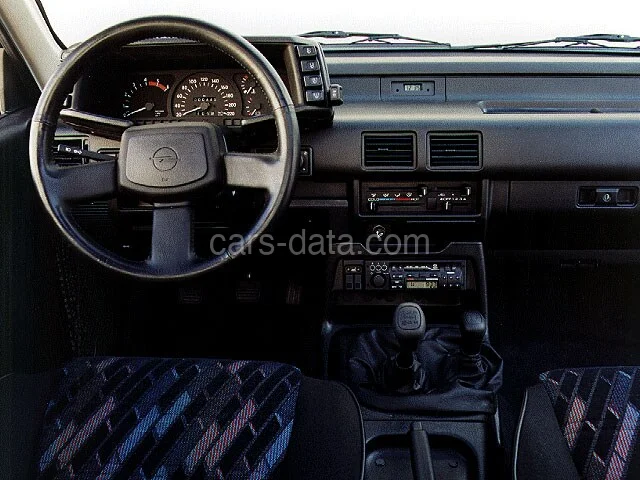 Opel Frontera Wagon 2.2i GLS 1995 front view
