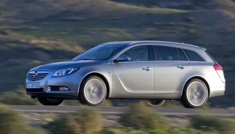 Opel Insignia Sports Tourer 2.0 Turbo E85 Cosmo 2011 view 11