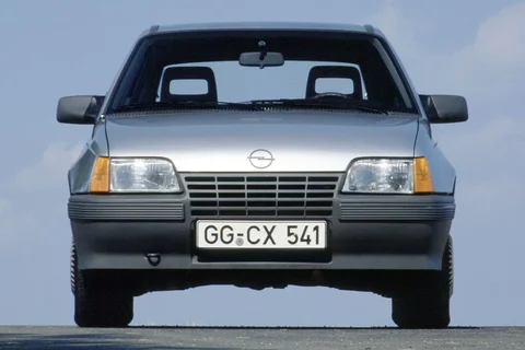 Opel Kadett 1.2 S LS 1984 view 4