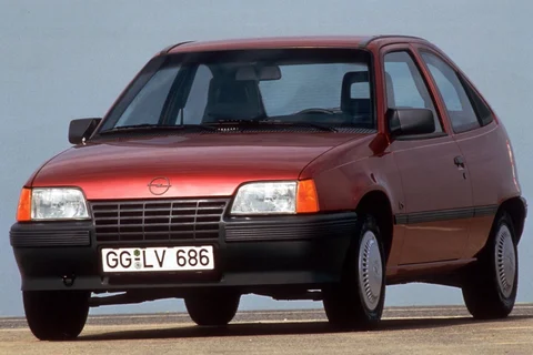 Opel Kadett 1.2 S LS 1984 view 2