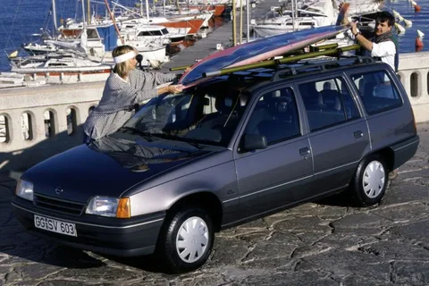 Opel Kadett Caravan 1.8i LS 1990 view 2