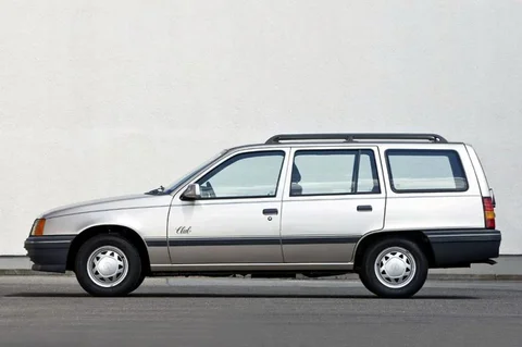 Opel Kadett Caravan 1.8i LS 1990 view 3