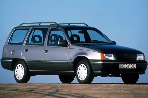 Opel Kadett Caravan 1.8i LS 1990 view 4