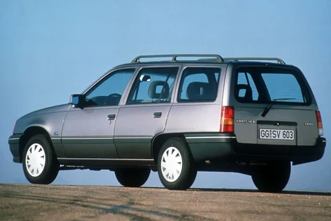 Opel Kadett Caravan 1.8i LS 1990 view 5