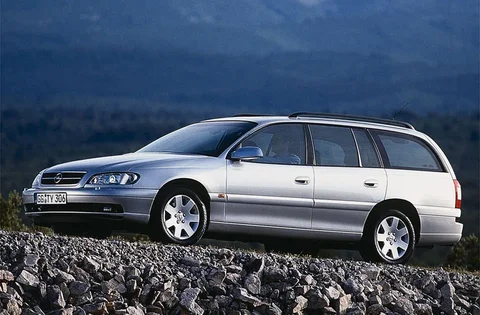 Opel Omega Estate 2.2 DTi-16V Elegance 2000 view 4
