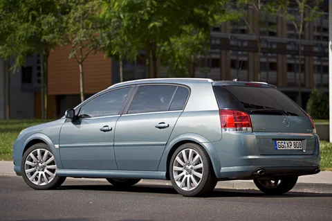 Opel Signum 2.2-16V DGi Elegance 2005 view 2