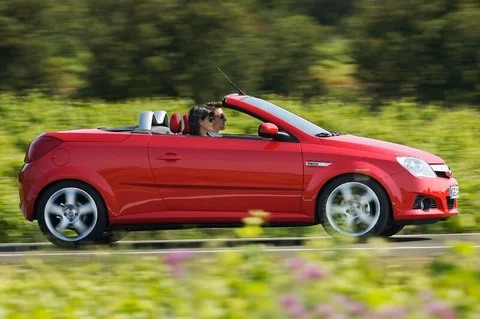Opel Tigra TwinTop 1.8 Cosmo 2004 view 2