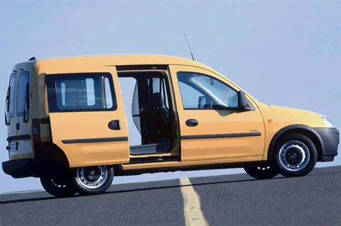 Opel Tour 1.7 Di-16V 2002 view 2