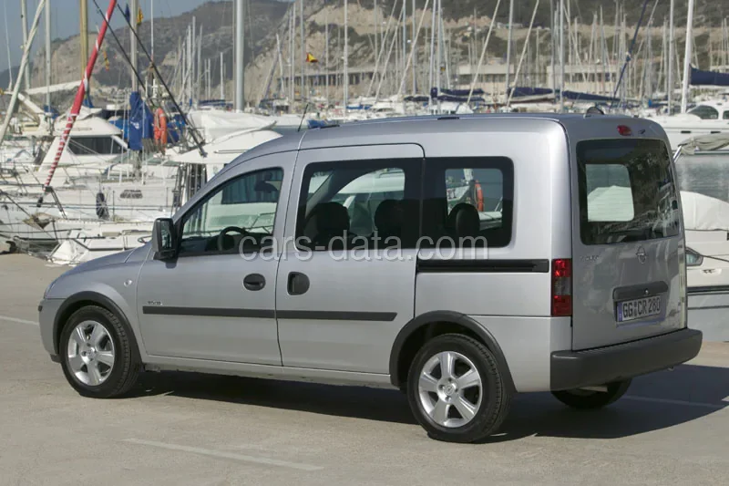 Opel Tour 1.7 CDTI Maxx 2004 front view