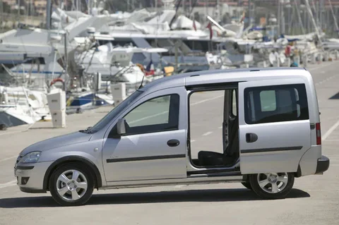 Opel Tour 1.7 CDTI Maxx 2004 view 5