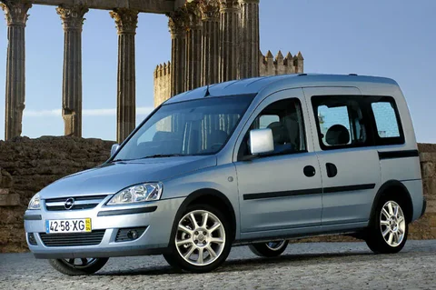 Opel Tour 1.7 CDTI Maxx 2004 view 2