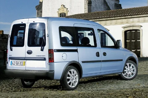 Opel Tour 1.7 CDTI Maxx 2004 view 3