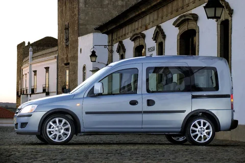 Opel Tour 1.7 CDTI Maxx 2004 view 4
