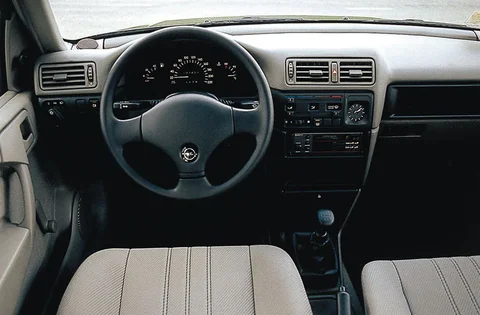 Opel Vectra 2000 1989 view 2