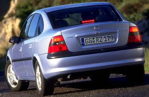Opel Vectra 1.6i CD 1995 view 4