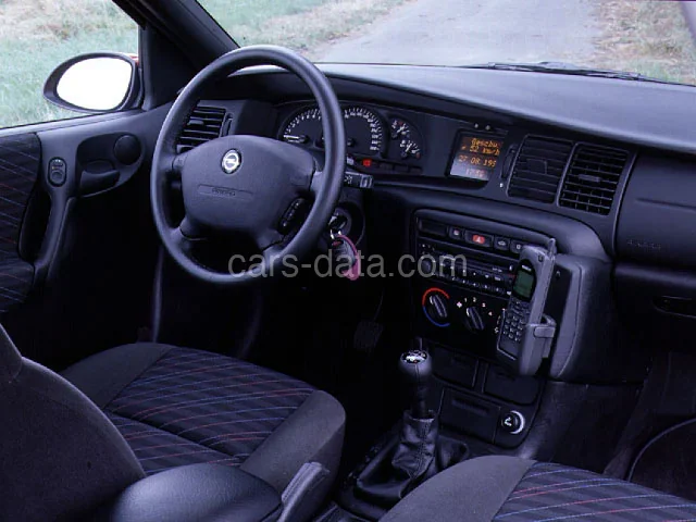 Opel Vectra Estate 1.6i CD 1996 front view