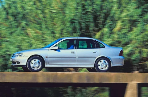 Opel Vectra 2.2 DTi-16V Elegance 2000 view 2