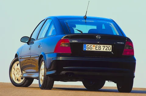 Opel Vectra 2.2 DTi-16V Elegance 2000 view 3