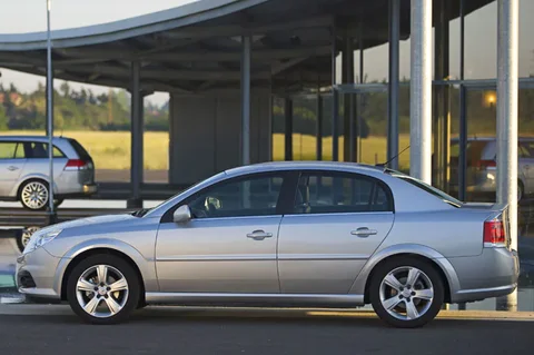 Opel Vectra 1.6-16V Temptation 2007 view 2