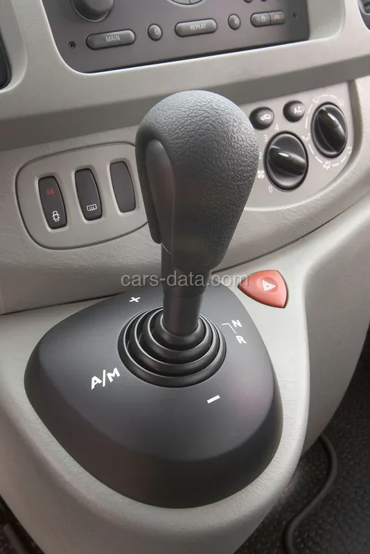 Opel Vivaro L2H1 2900 2.0 CDTi 90 Selection 2011 front view