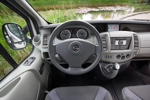 Opel Vivaro L2H1 2900 2.0 CDTi 90 Selection 2011 view 4