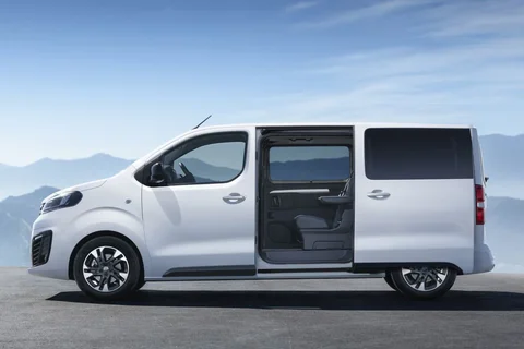 Opel Vivaro Zafira Life L3H1 2.0 Diesel 150hp Innovation 2019 view 2