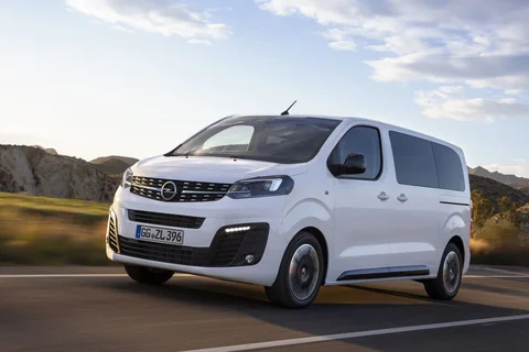 Opel Vivaro Zafira Life L3H1 2.0 Diesel 150hp Innovation 2019 view 9