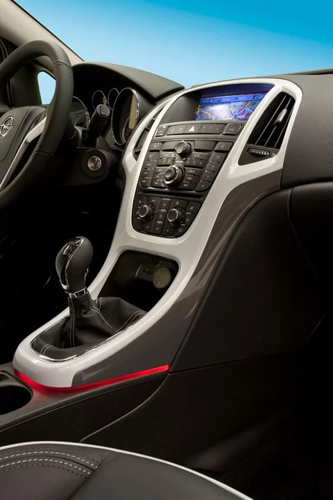 Opel Zafira 2.0 CDTI 130hp Cosmo 2011 view 2
